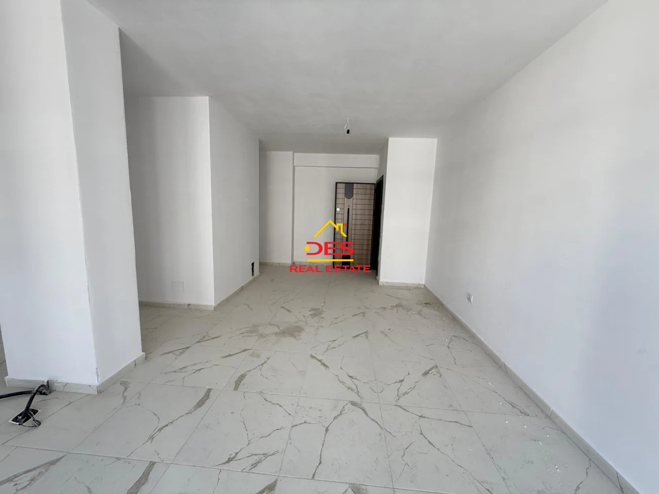 Shitet apartament 2+1+2 në orikum ,vlorë