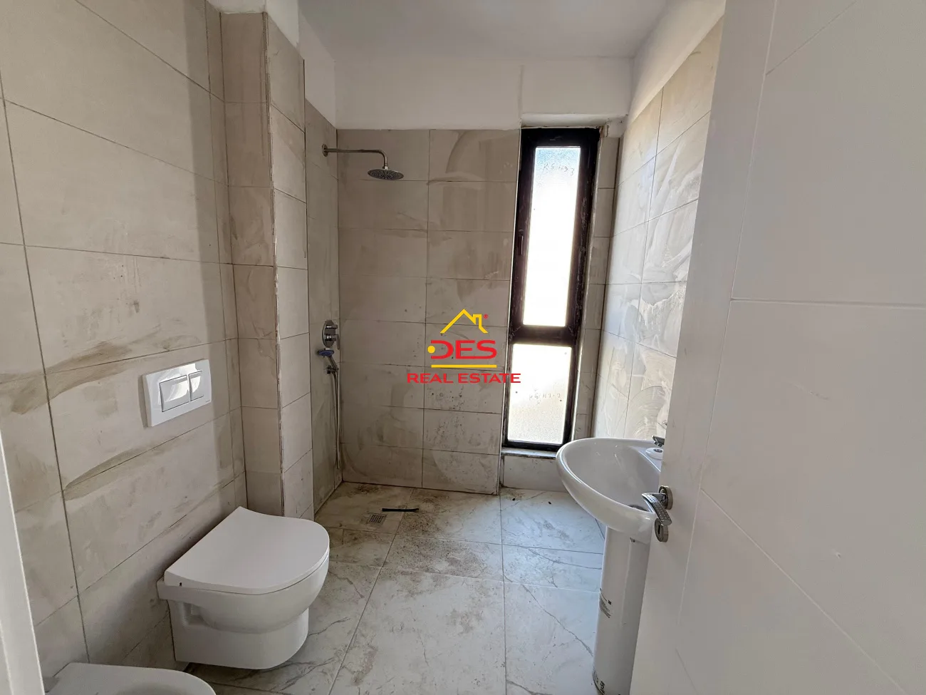 Shitet apartament 2+1+2 në orikum ,vlorë