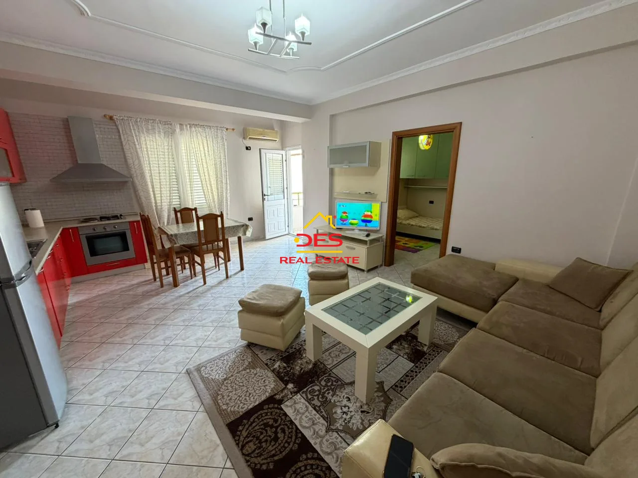 JEPET ME QIRA APARTAMENT 2+1 NË LUNGOMARE, VLORË 📍 Pranë Karburant Kastrati