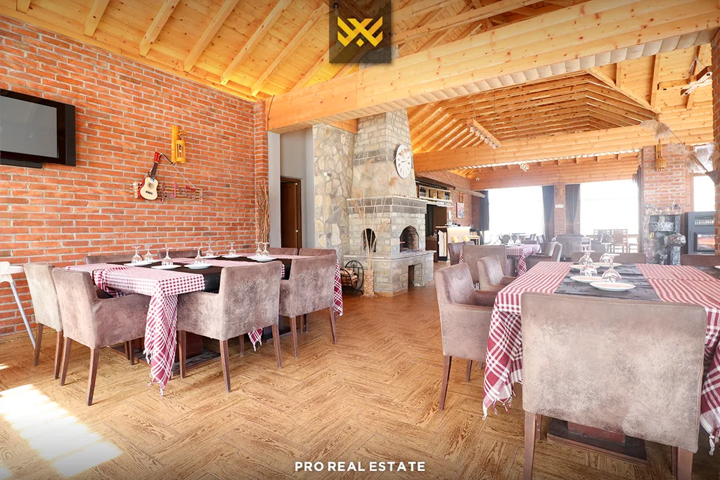 Lokal 600m² dhe Truall 55 Ari për #SHITJE në Makresh.