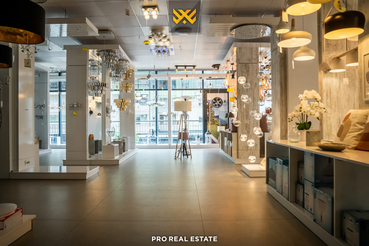 Lokal 517m² + 80m² për #SHITJE te Rruga C