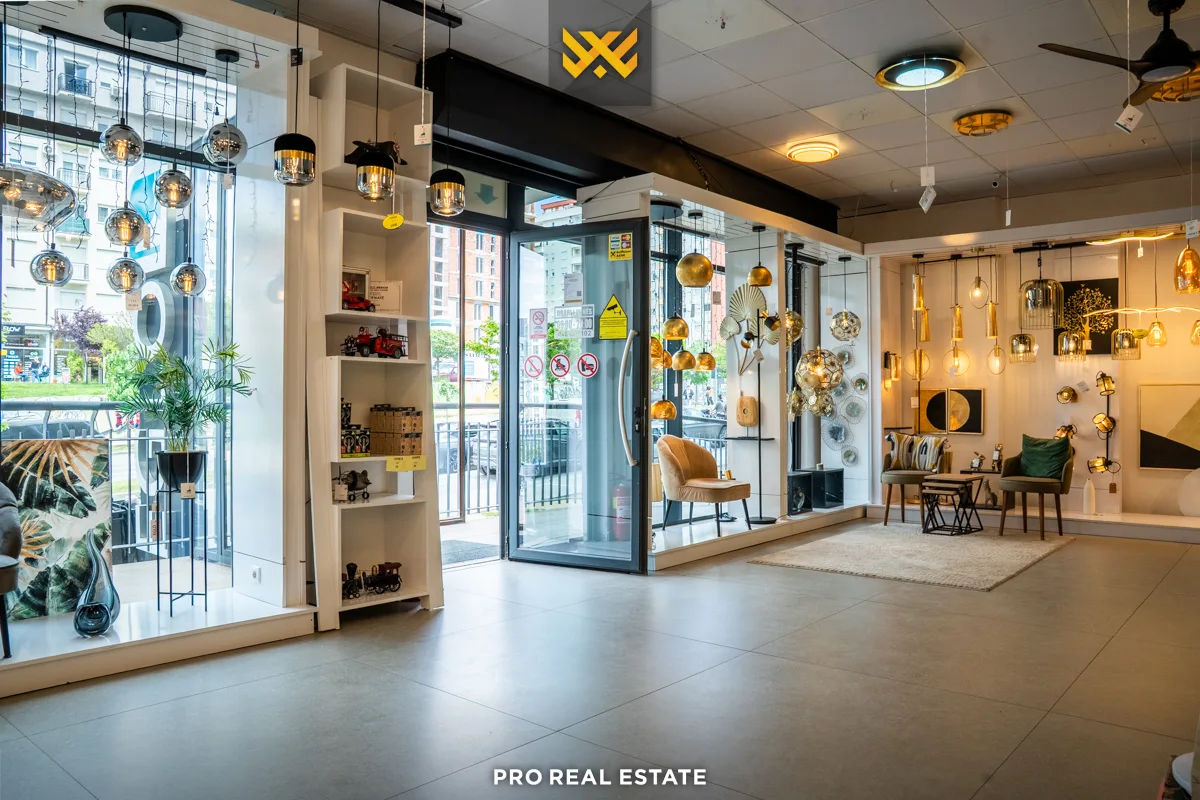 Lokal 517m² + 80m² për #SHITJE te Rruga C