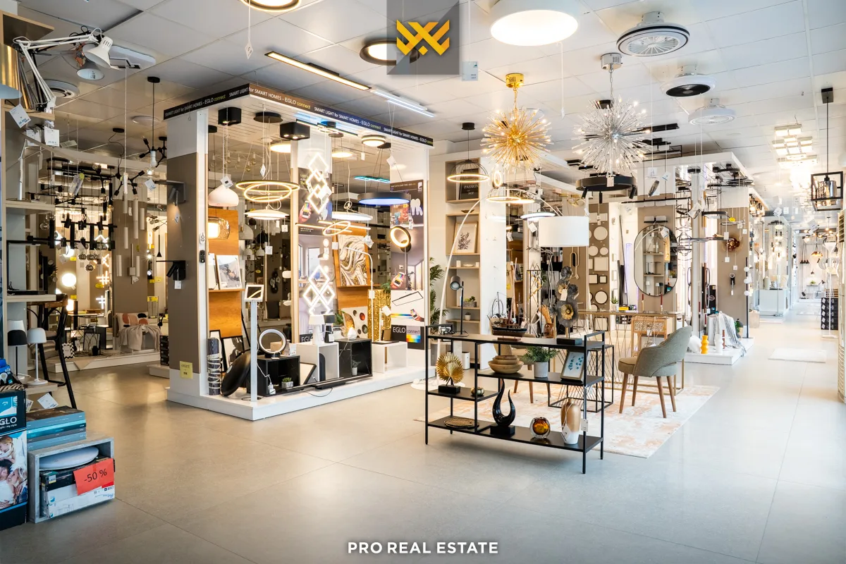 Lokal 517m² + 80m² për #SHITJE te Rruga C