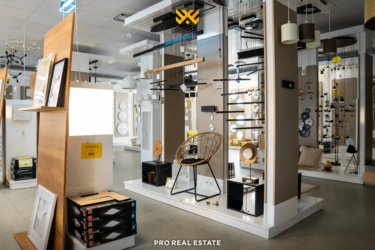 Lokal 517m² + 80m² për #SHITJE te Rruga C