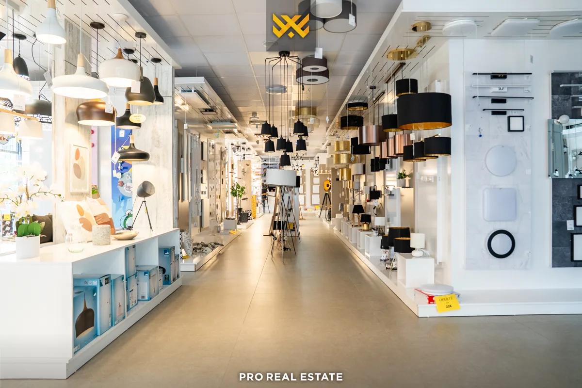 Lokal 517m² + 80m² për #SHITJE te Rruga C
