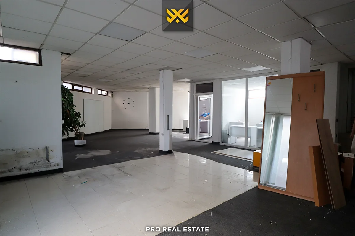 Objekt / Zyrë 650m² me #QIRA në Tophane