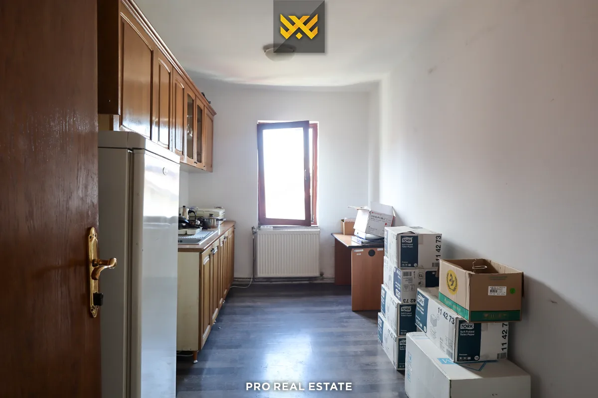 Objekt / Zyrë 650m² me #QIRA në Tophane
