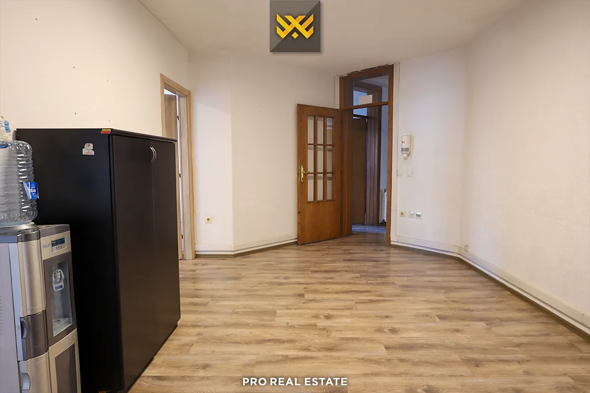 Objekt / Zyrë 650m² me #QIRA në Tophane