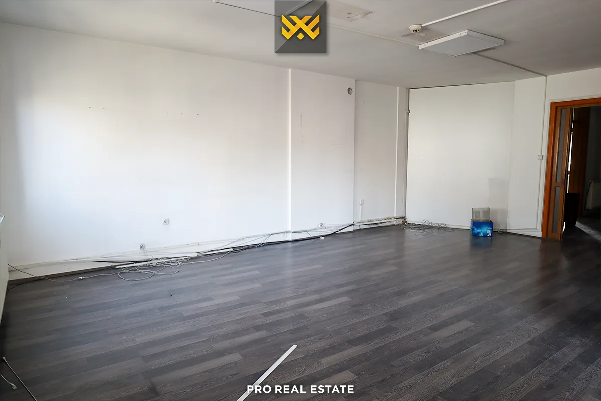 Objekt / Zyrë 650m² me #QIRA në Tophane