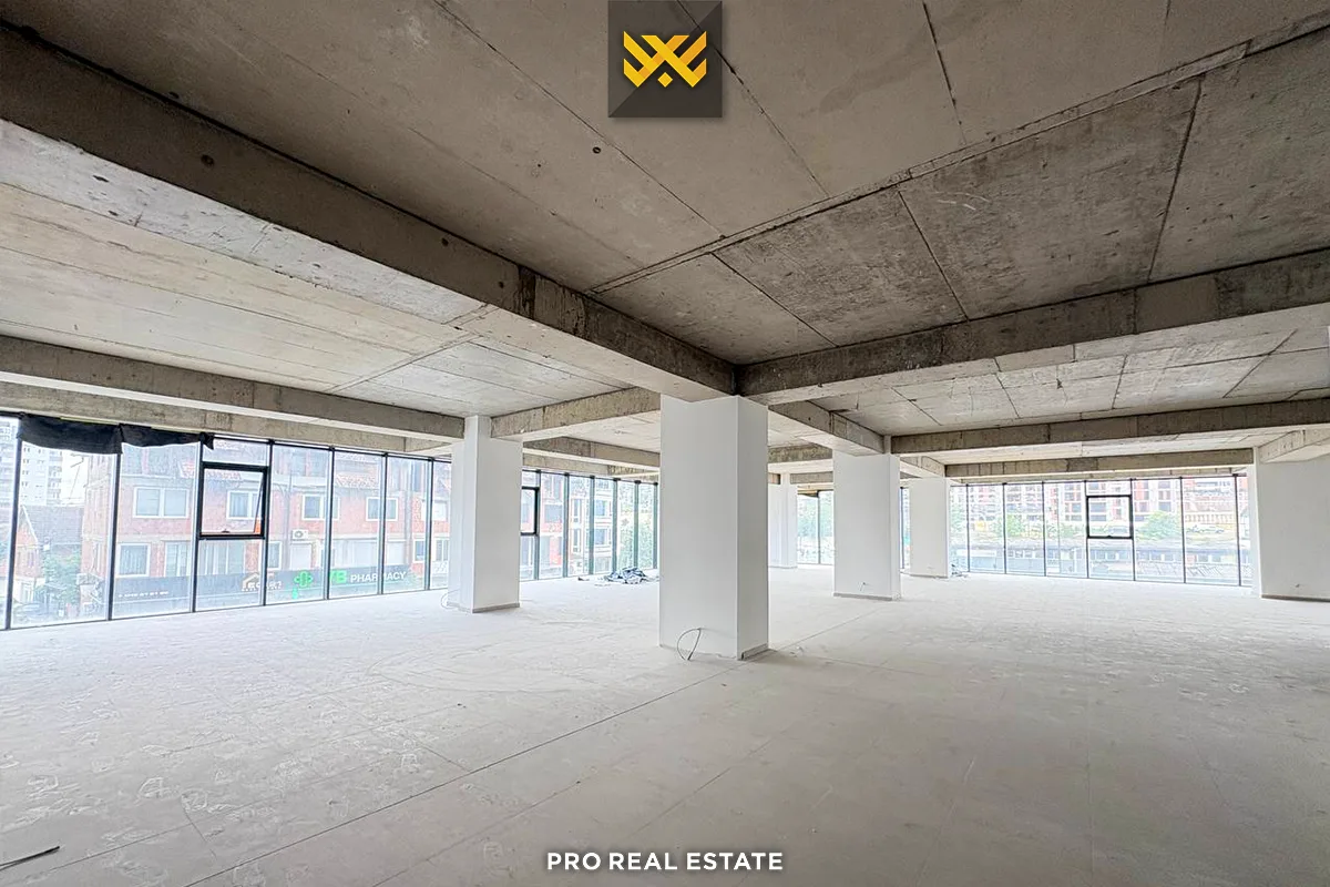 Lokal 570.41m² me #QIRA në Lakrishtë