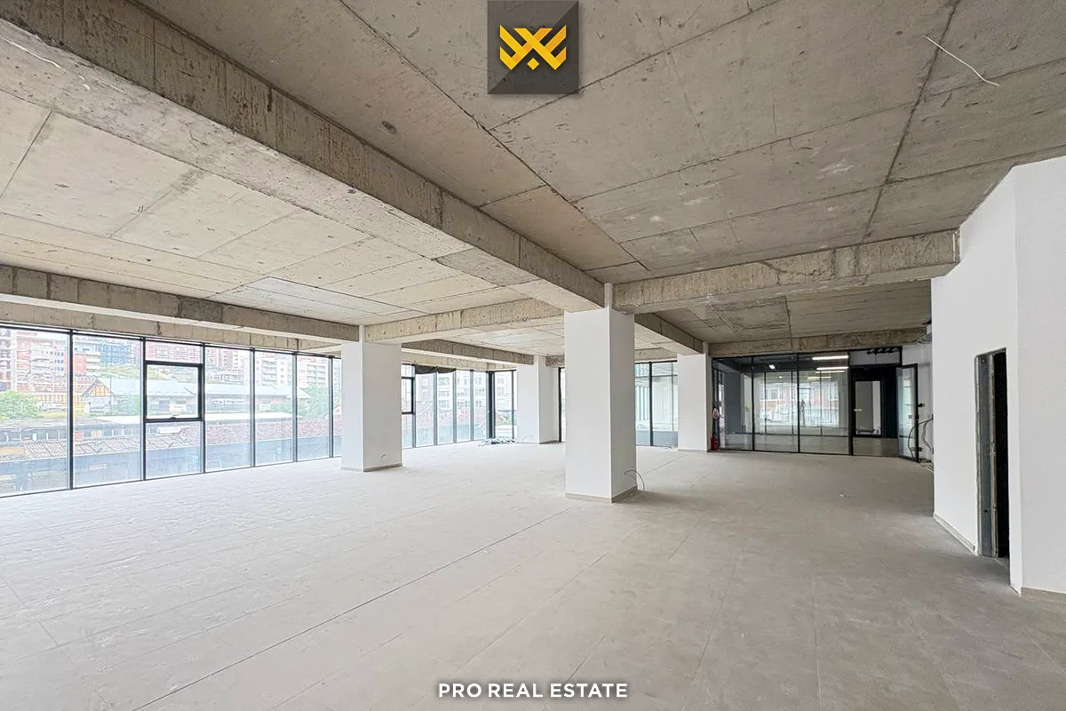Lokal 570.41m² me #QIRA në Lakrishtë
