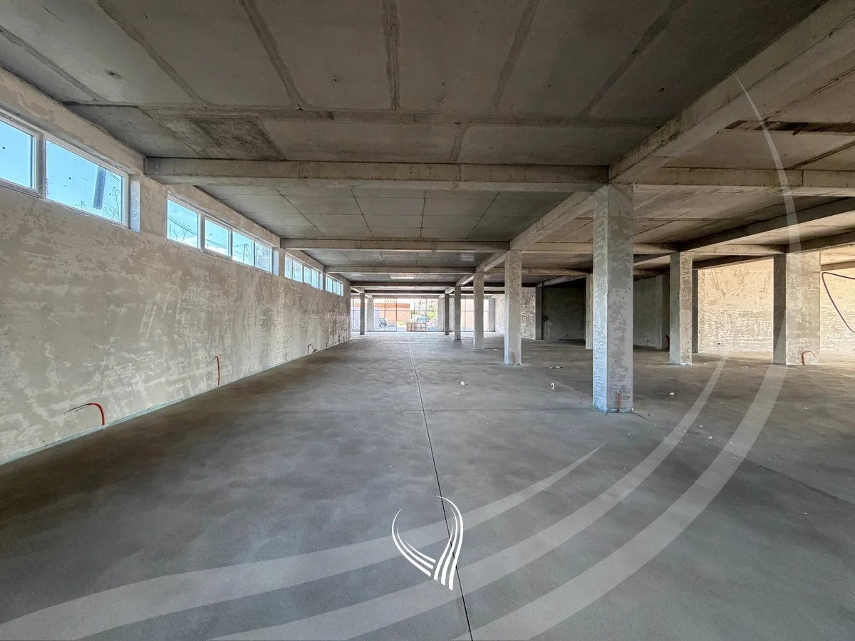 Lokal 1,188.40m2 në shitje në lagjen Prishtina e Re