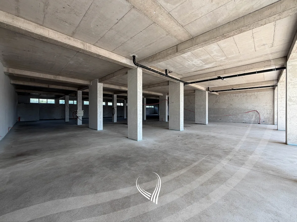 Lokal 1,188.40m2 në shitje në lagjen Prishtina e Re
