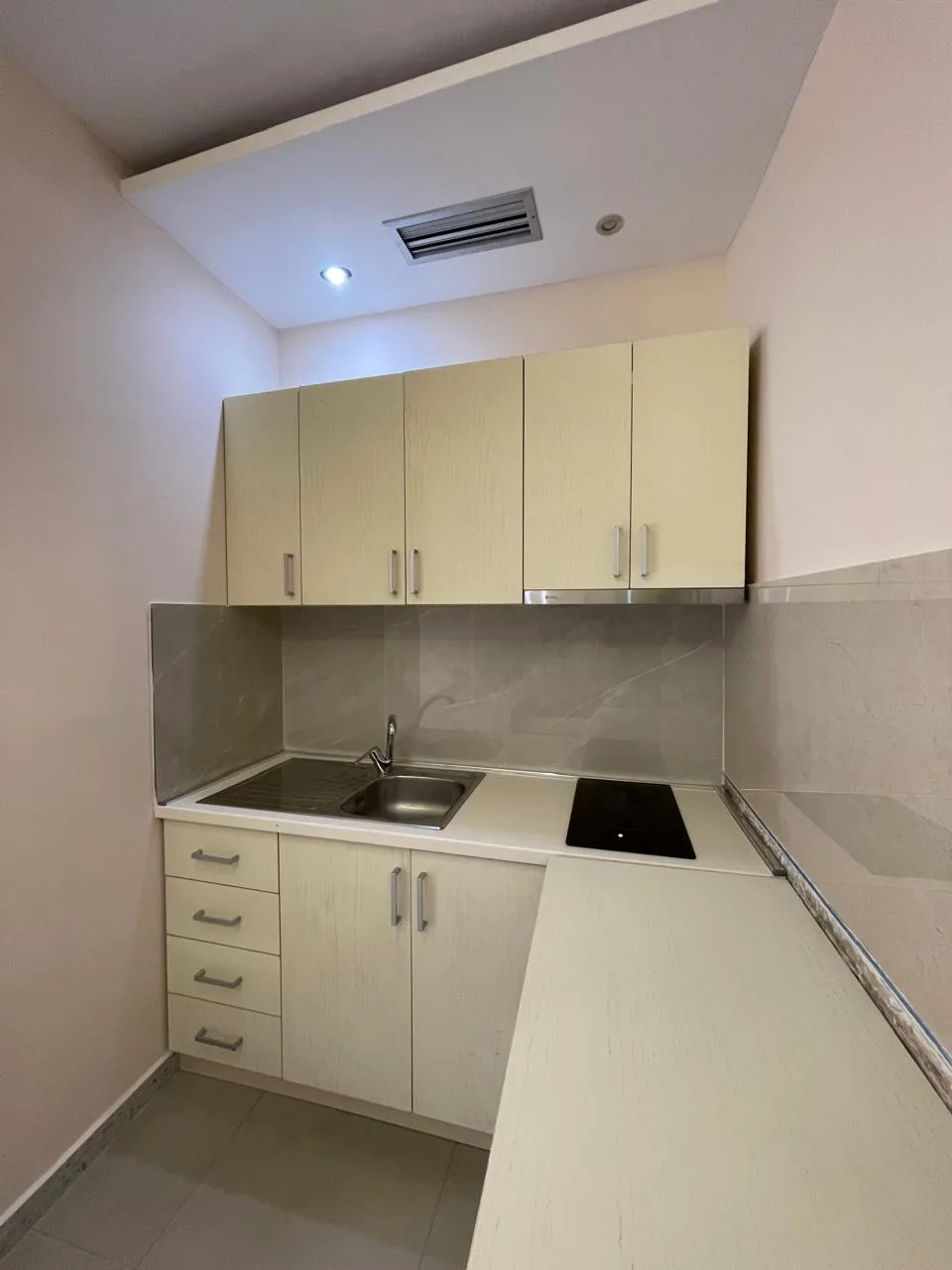 Apartament me qera 1+1 tek Rruga e Durresit (ID B211343) Tirane.