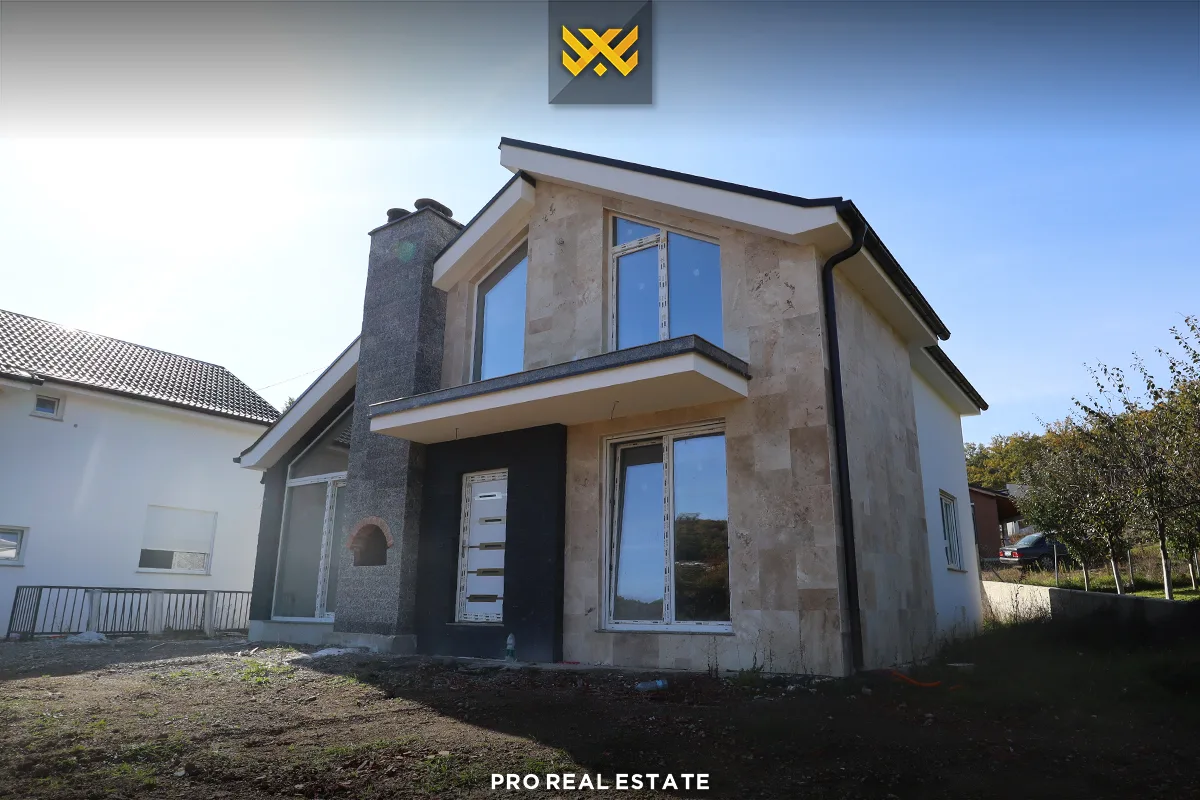 Villa për #SHITJE në Makresh.