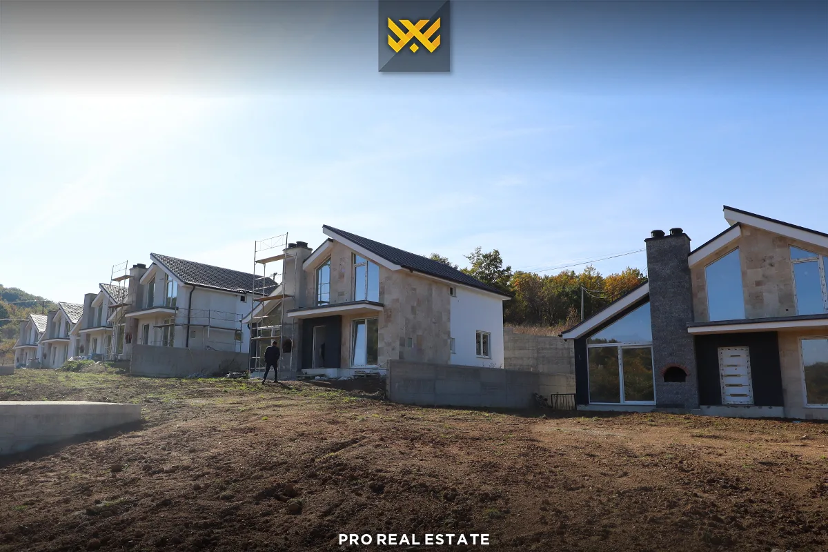 Villa për #SHITJE në Makresh.
