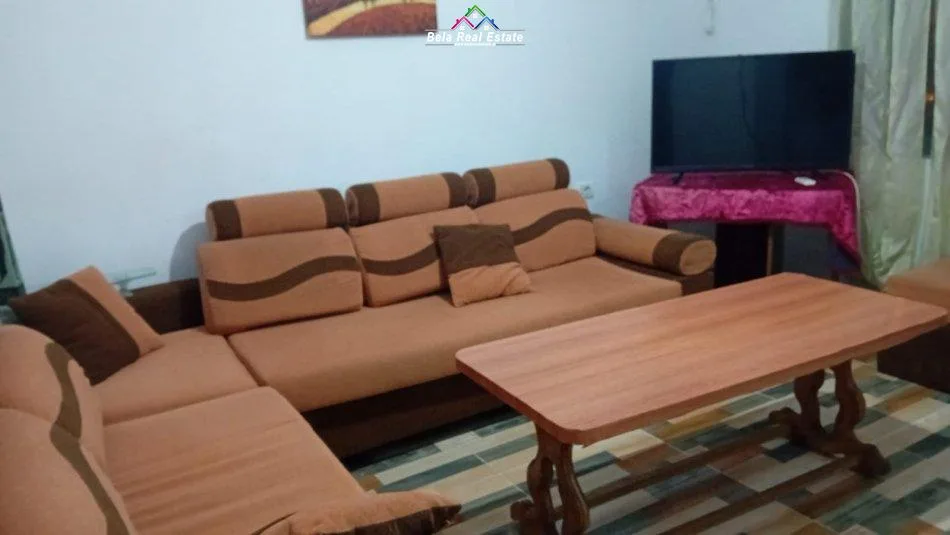 Apartament me qera 2+1, prane  Shkolles se Bashkuar (ID B221250) Tirane