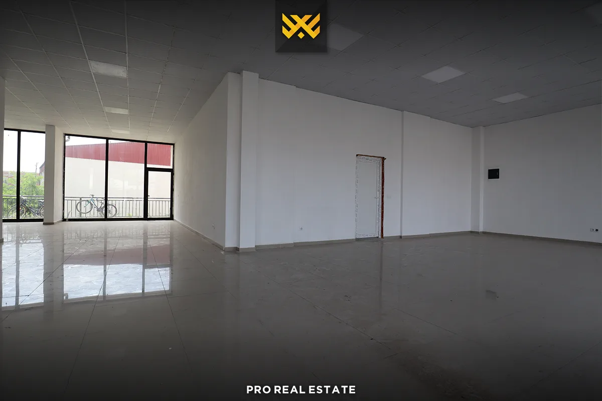 Lokal 234m² me #QIRA në Fushë Kosovë.