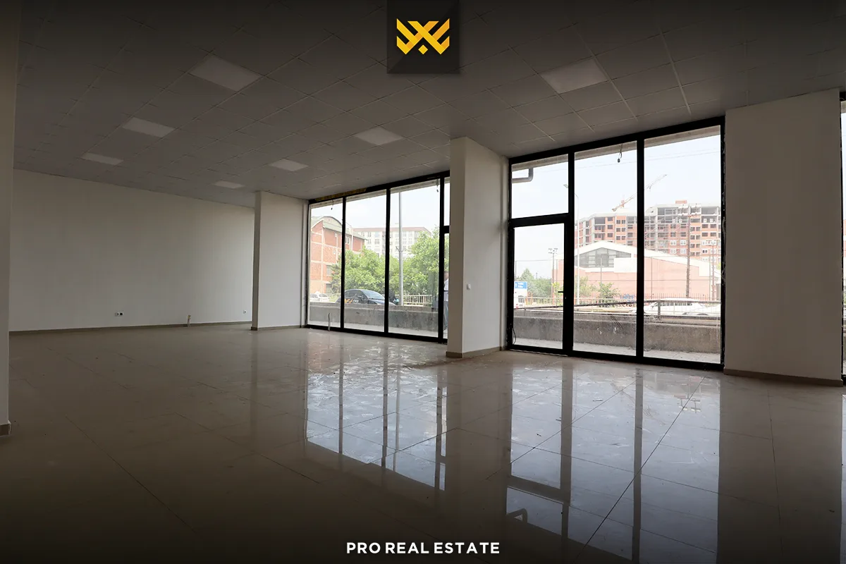 Lokal 234m² me #QIRA në Fushë Kosovë.
