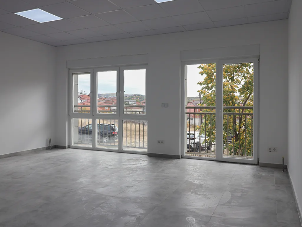 Lokal me qira me 1 hapësirë pune në Rrugën C