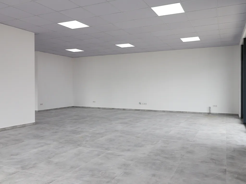 Lokal me qira me 1 hapësirë pune në Rrugën C