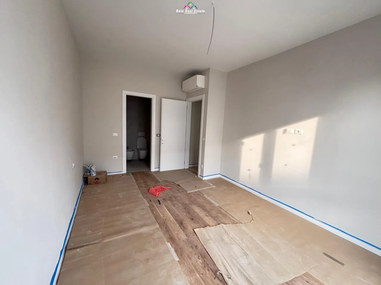 Zyre Me Qera Tek Komuna e Parisit (ID BZ2862) Tirane