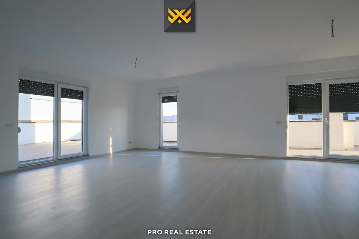 Banesë - Penthouse 270m² + 180m² për #SHITJE te Prishtina e Re