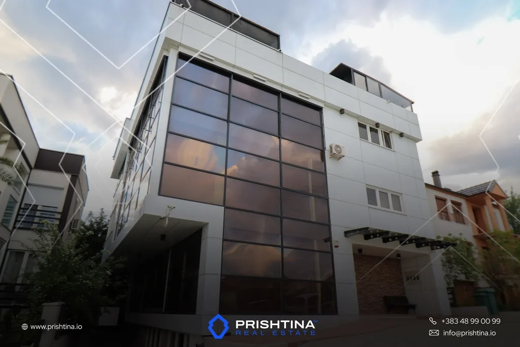 Objekt në #shitje 700m² në Prishtina e Re 🏢✨