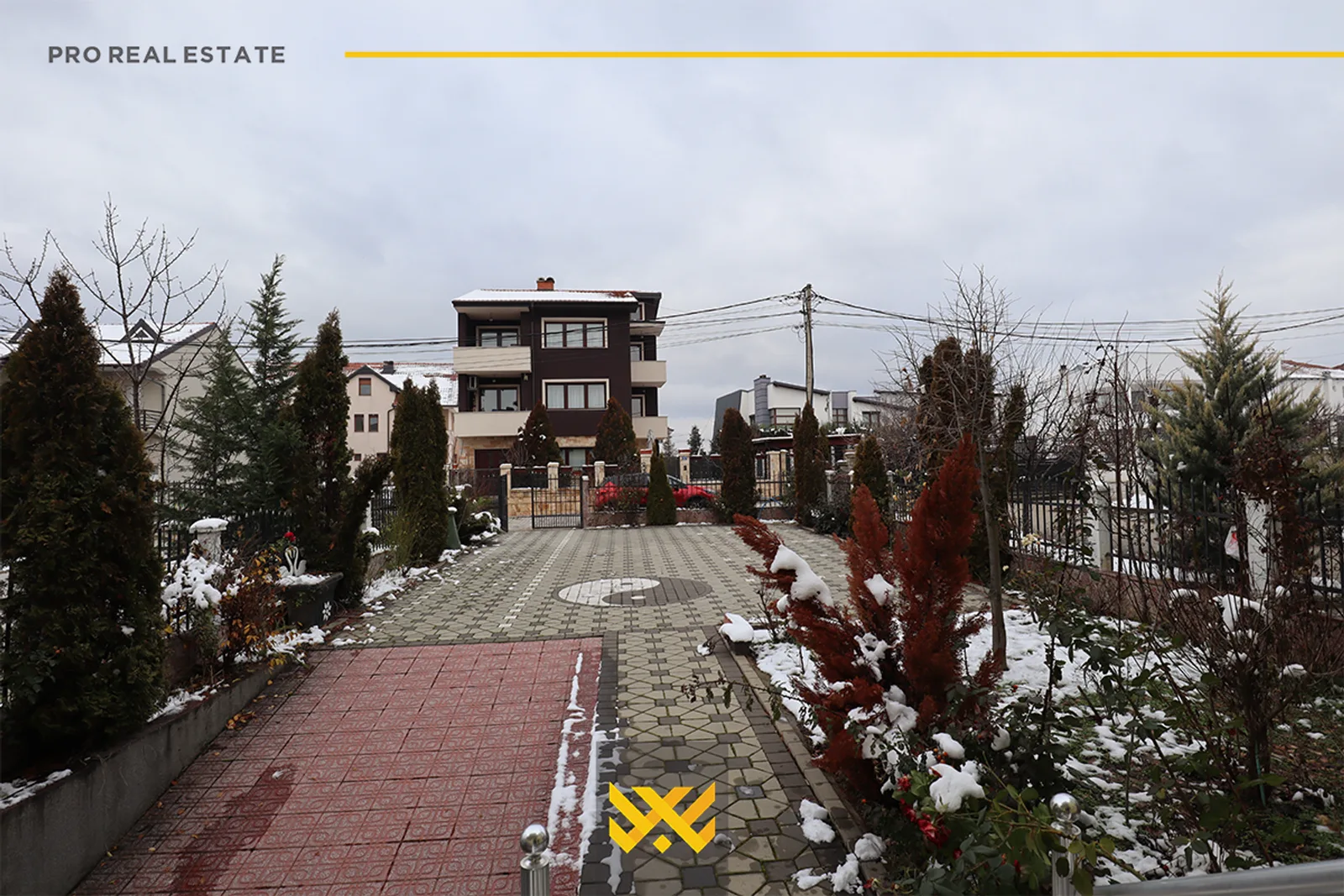 Shtëpi 359m² në #SHITJE në Veternik.