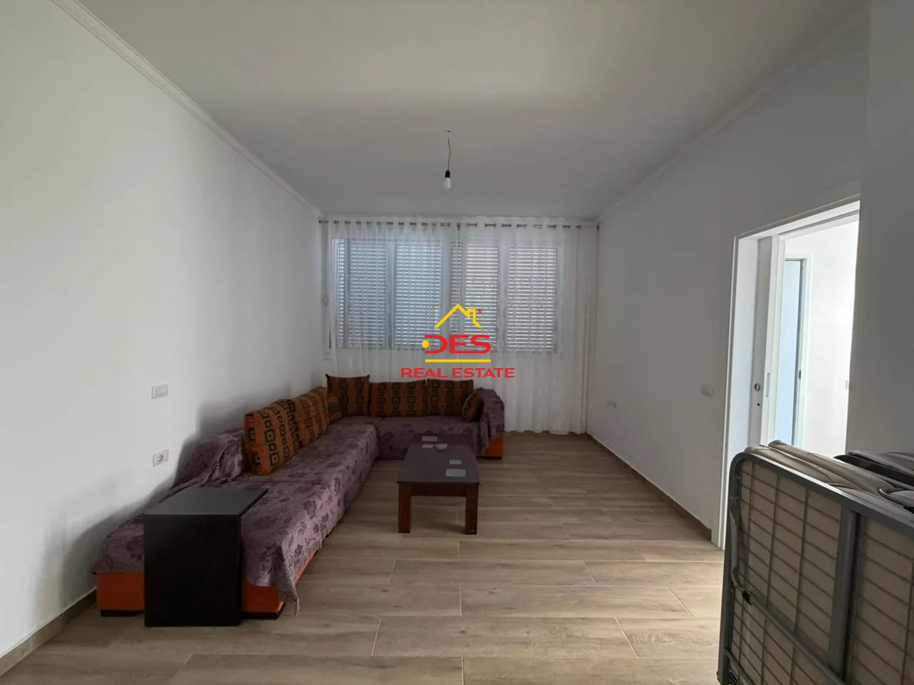Shitet ndërtesë 3 katëshe në uji të ftohtë, vlorë – me pamje nga deti🌊