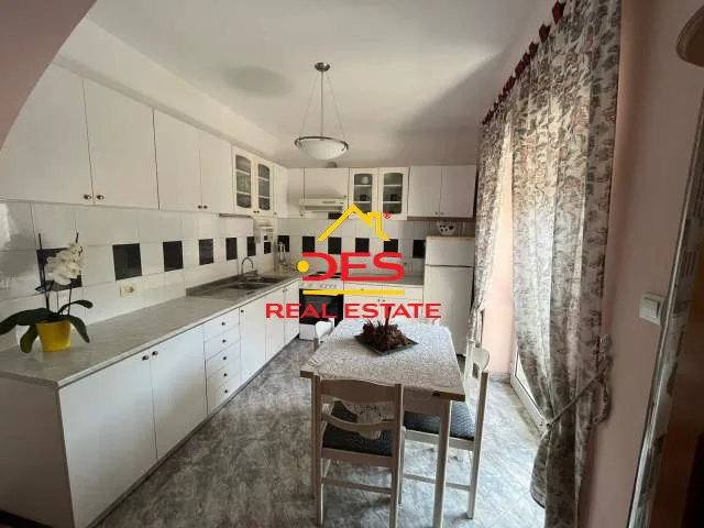 Jap apartament me qera 2+1 te rruga e kavajës