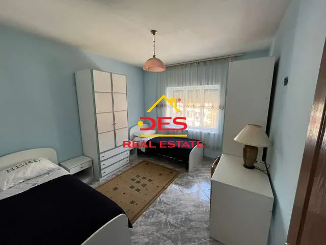 Jap apartament me qera 2+1 te rruga e kavajës
