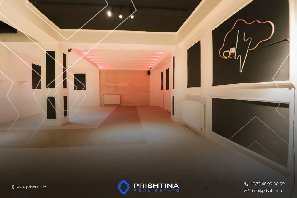 Lokal me qira 102m² në Ulpianë
