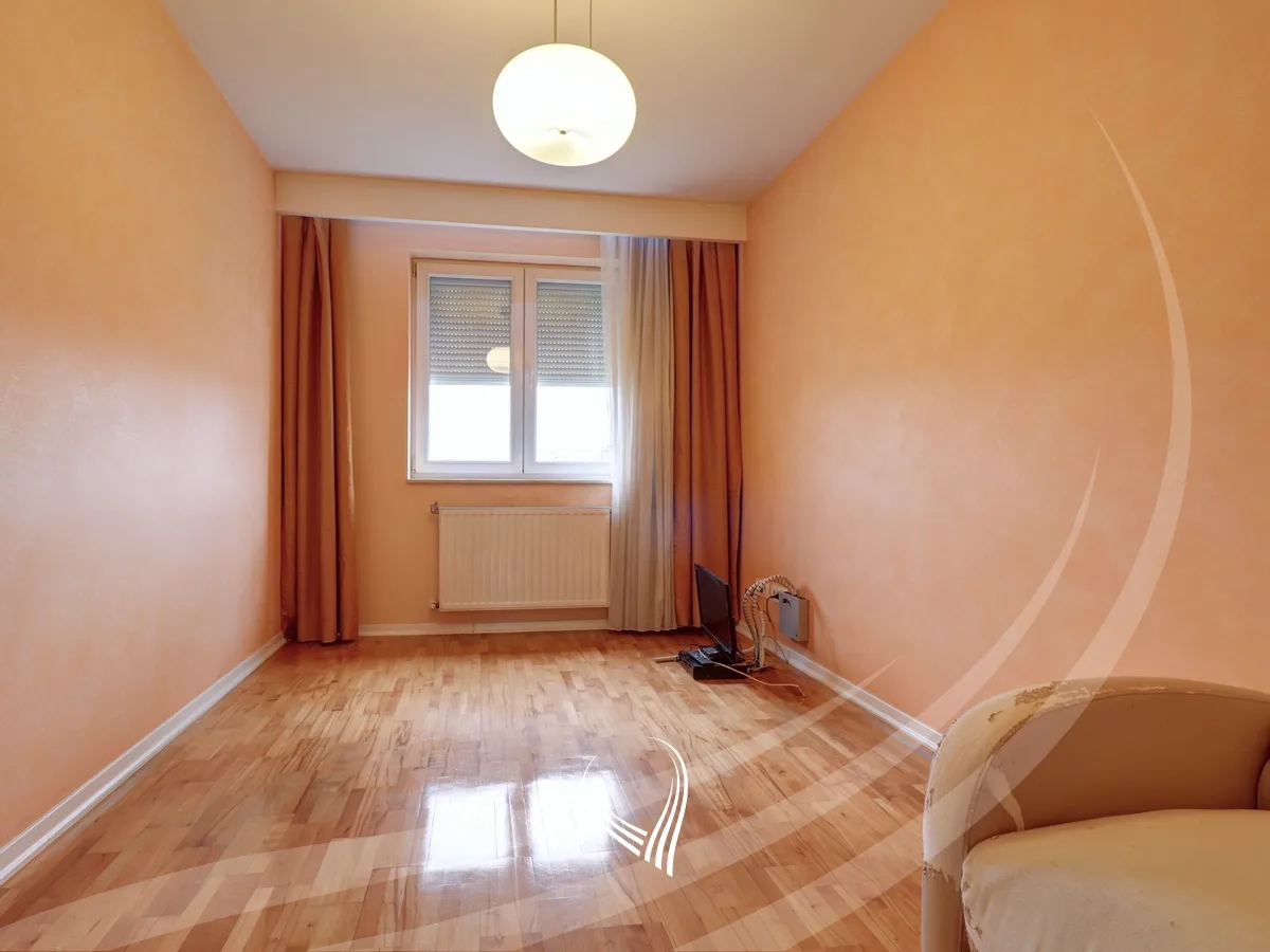 Penthouse 294m2 në shitje në lagjen Kalabria-Emshir