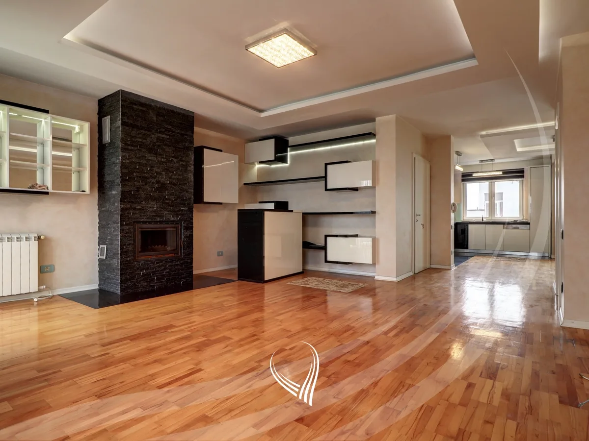 Penthouse 294m2 në shitje në lagjen Kalabria-Emshir