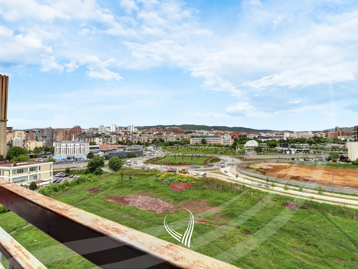 Penthouse 294m2 në shitje në lagjen Kalabria-Emshir