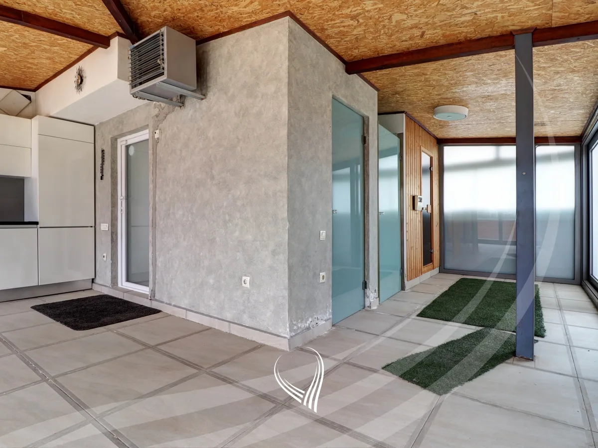 Penthouse 294m2 në shitje në lagjen Kalabria-Emshir