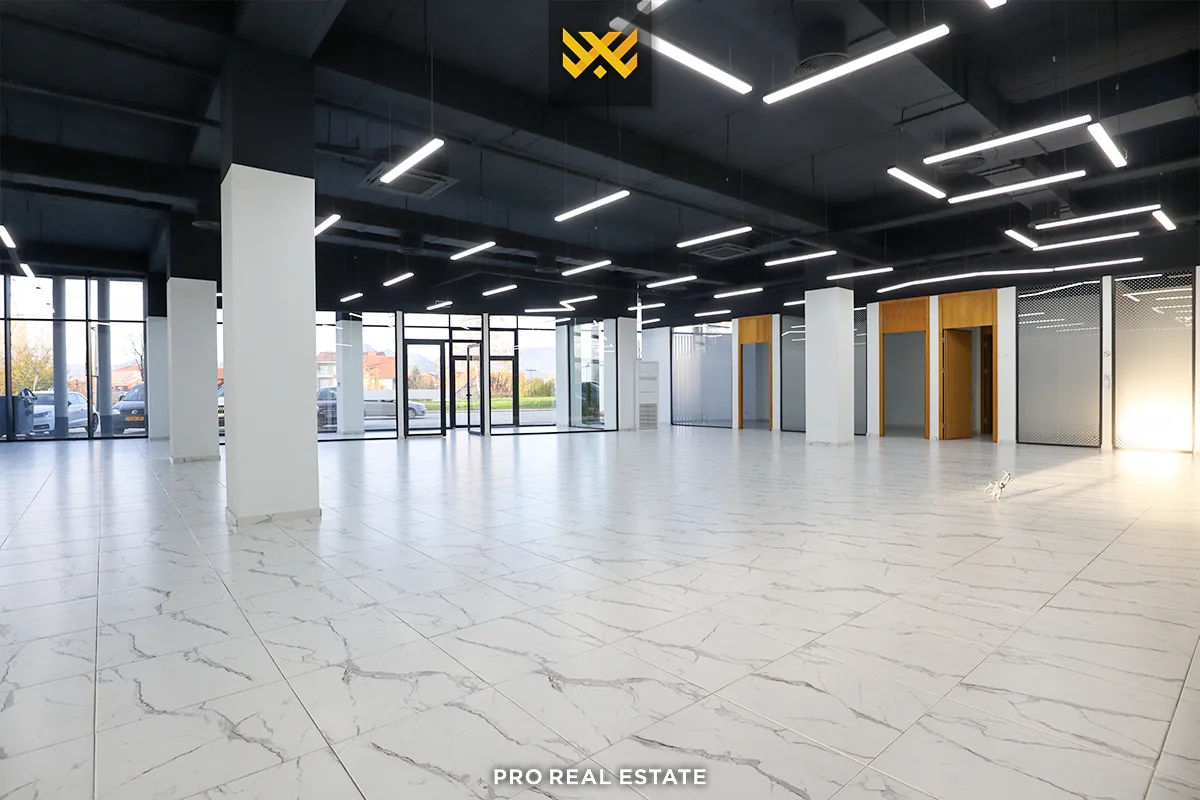 Objekt 3100m² për #SHITJE në Mitrovicë