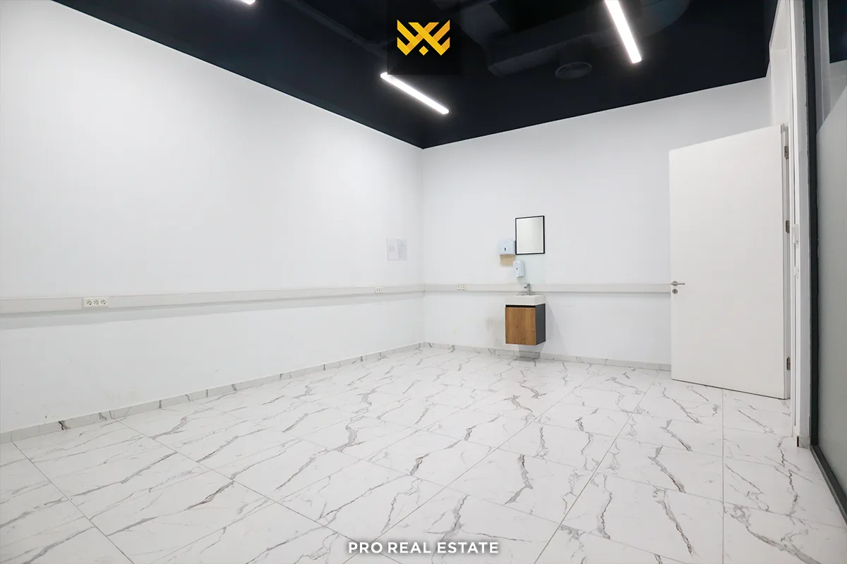 Objekt 3100m² për #SHITJE në Mitrovicë