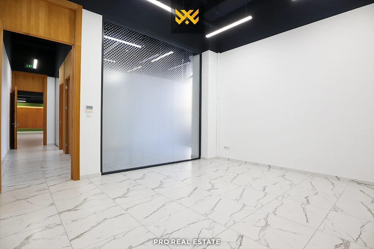 Objekt 3100m² për #SHITJE në Mitrovicë