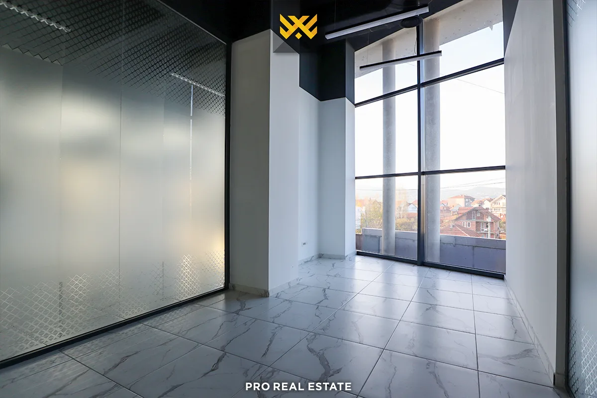 Objekt 3100m² për #SHITJE në Mitrovicë