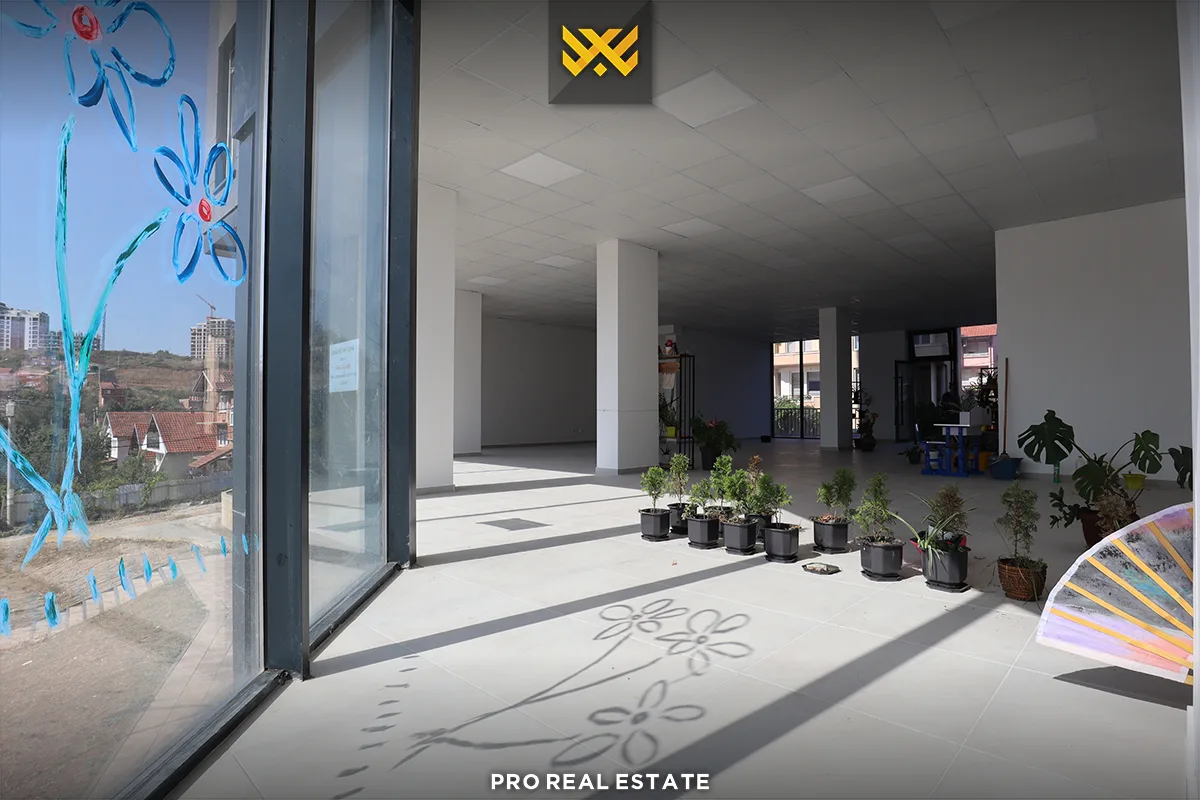 Lokal 220m² me #QIRA në Rrugën E.