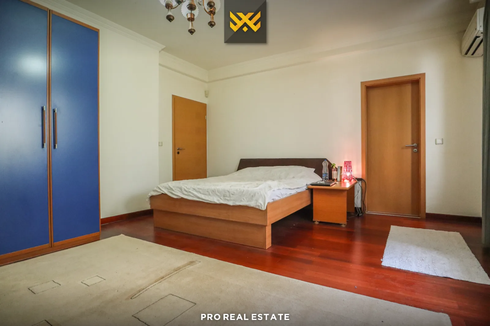 Shtëpi 380m² në #SHITJE në Taslixhe.