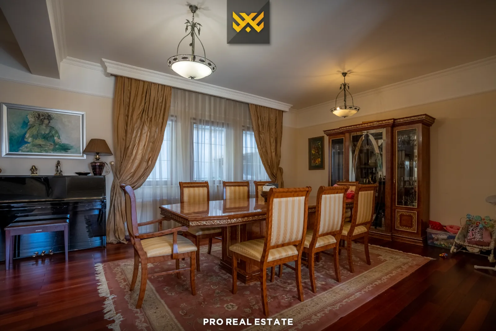 Shtëpi 380m² në #SHITJE në Taslixhe.