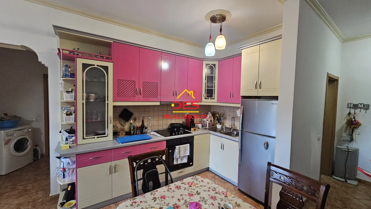 Jepet me qira apartament 2+1 në lungomare, vlorë