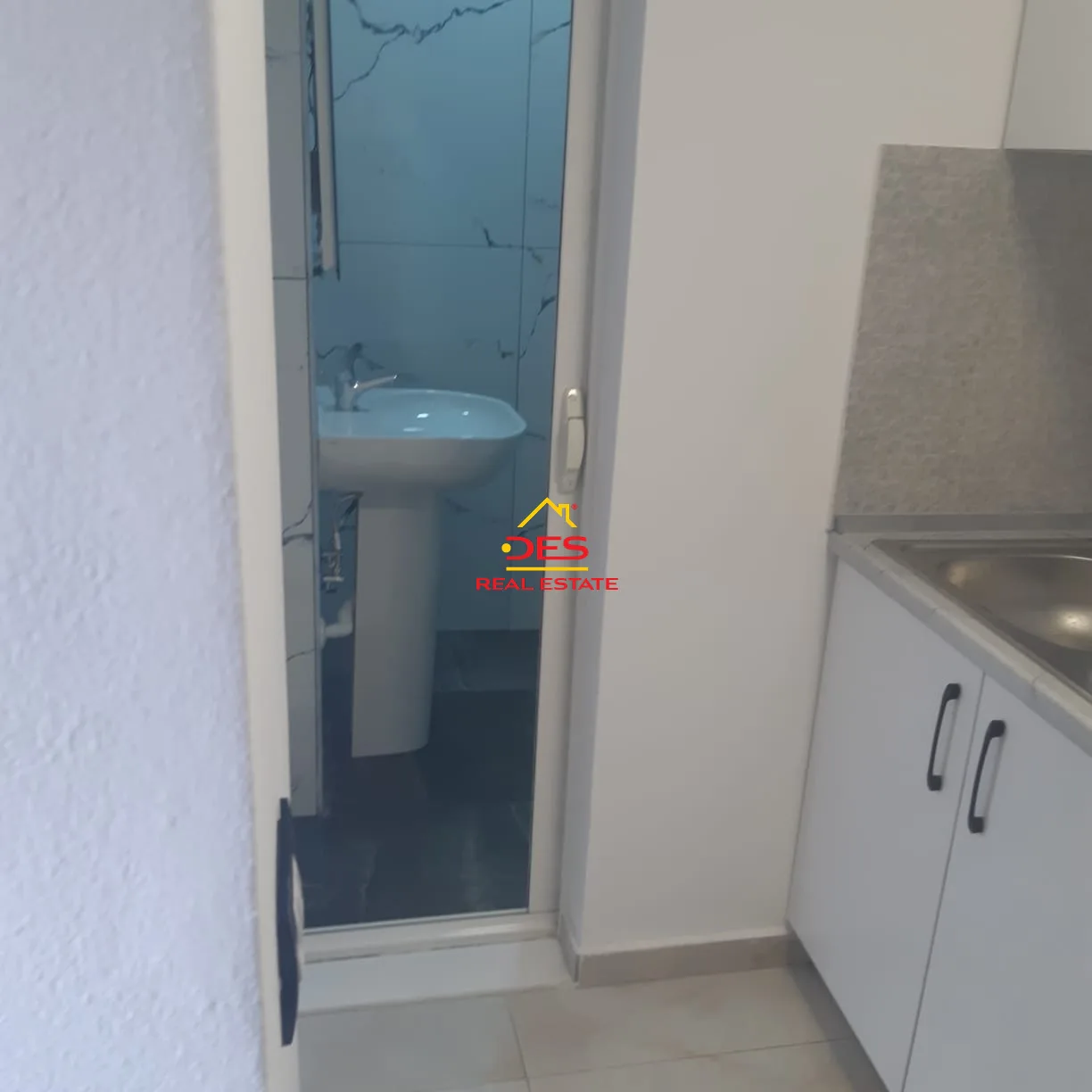 Shitet garsioniere, pranë rrugës bardhyl‼️