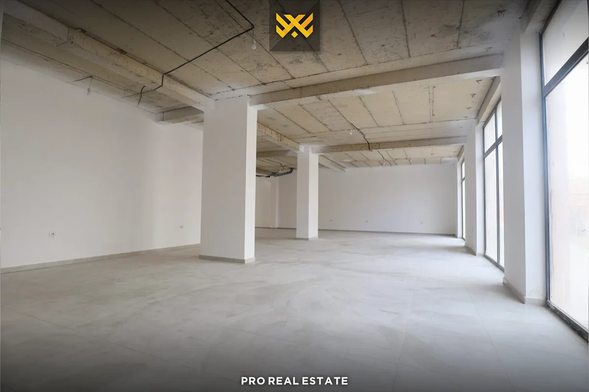 Lokal 185m² për #SHITJE në Fushë Kosovë.