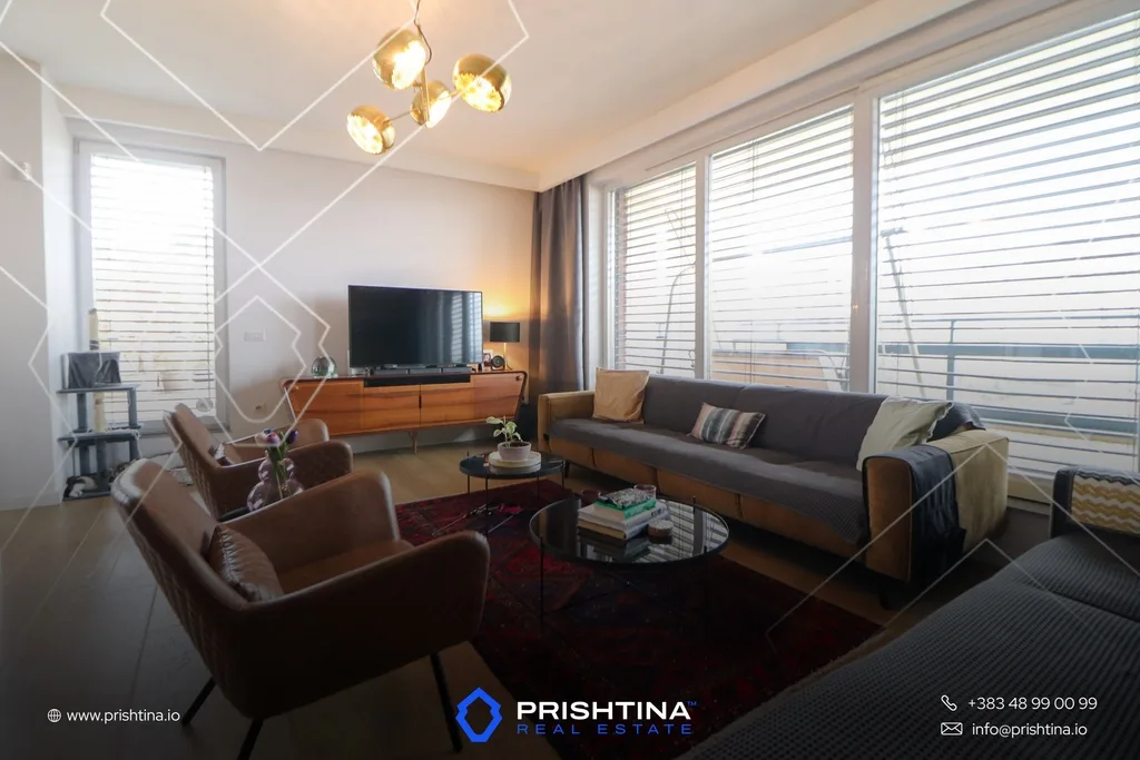 Penthouse në shitje dhe me qira 120m² + 160m² tarracë te Rruga C