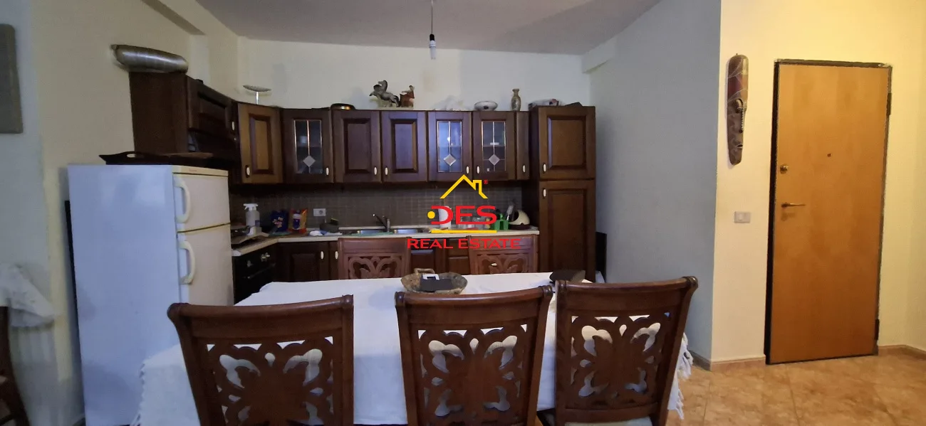 Jepet me qira apartament 2+1+2 pranë portit, vlorë