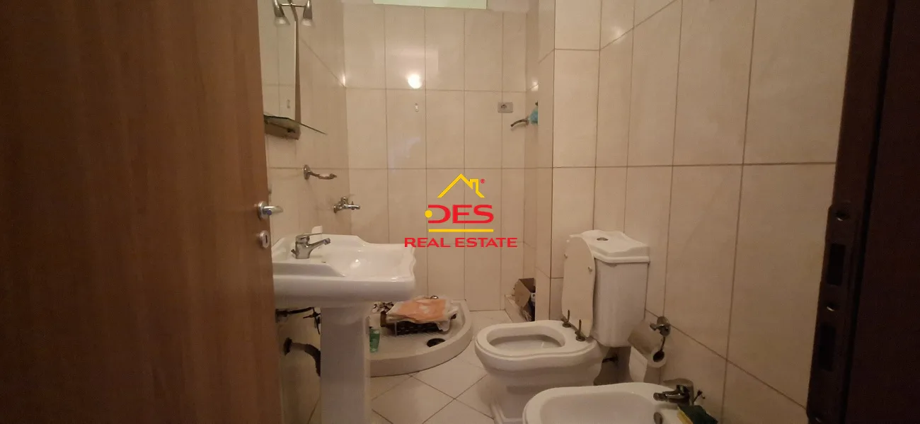 Jepet me qira apartament 2+1+2 pranë portit, vlorë